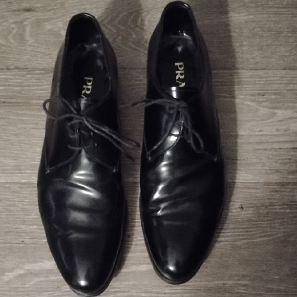 Prada Men's Classic Black Oxfords - Picture 1 of 8